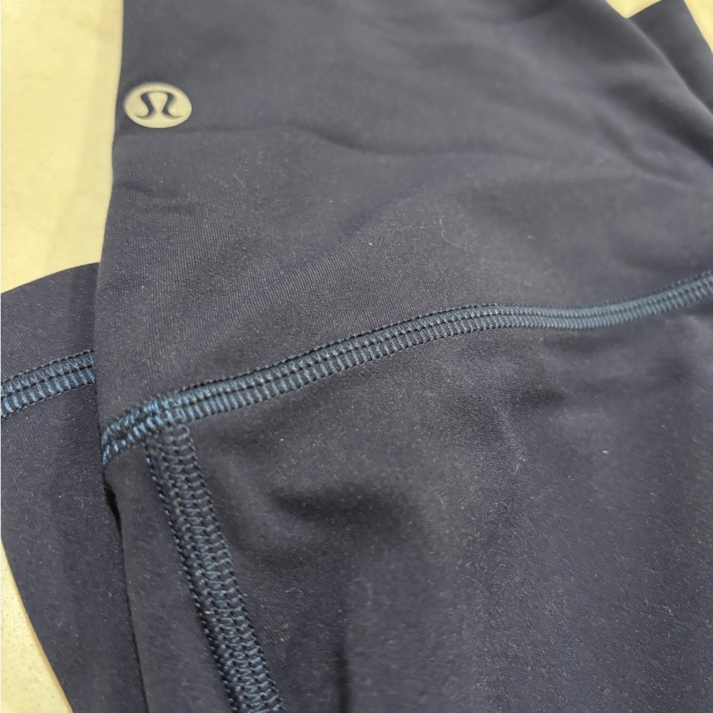 Lululemon Align high rise crop 17” Athletic Leggings Sz 6 like new true navy - Picture 2 of 8